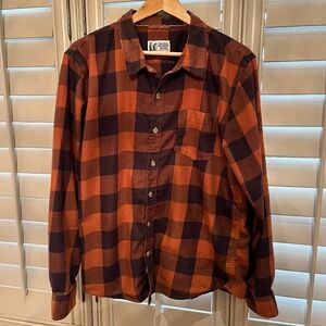 Marmot Mountain Works long sleeve collared, button down shirt.  Size Large.